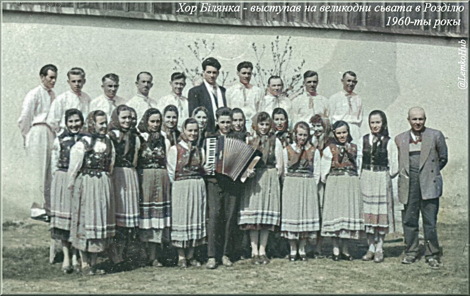 Colorized historical photograph of the Bielanka choir performing in Rozdziele in the 1960s